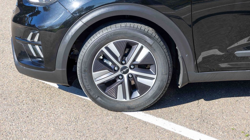 Used 2022 Kia Niro EX Premium 4D Sport Utility