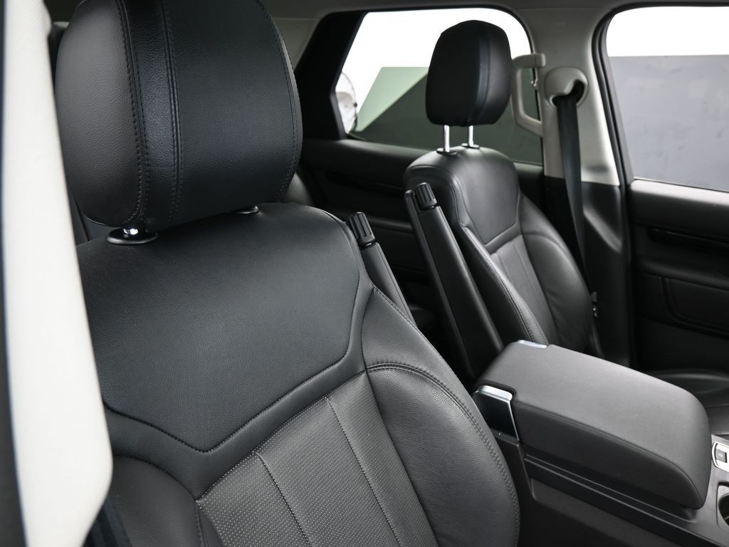 Used 2020 Black Land Rover SE image 41