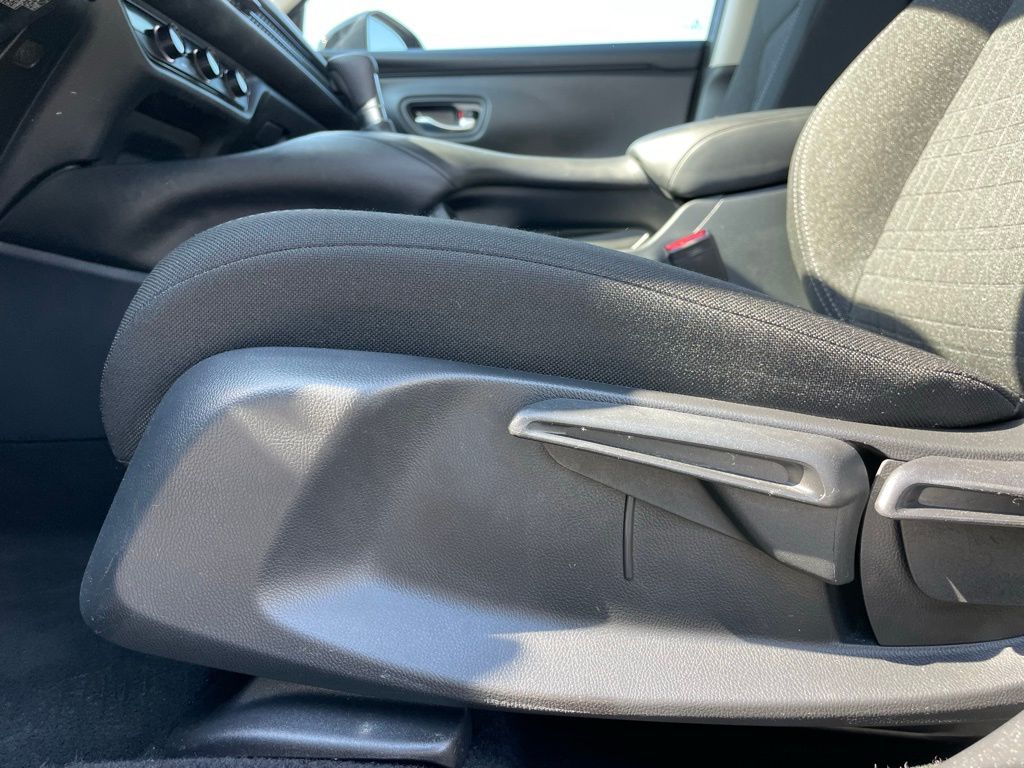 Thumbnail: 2025 Honda HR-V - 24