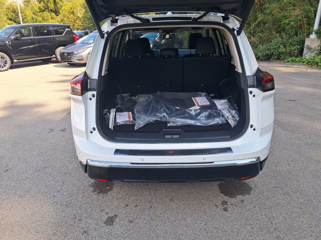 2026 Nissan Rogue Platinum White at South Hills Kia