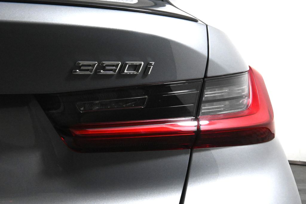 Thumbnail: 2026 BMW 3 Series - 13