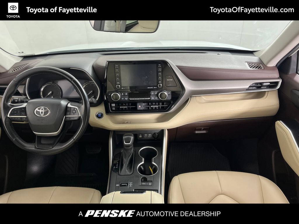 Thumbnail: 2022 Toyota Highlander - 21