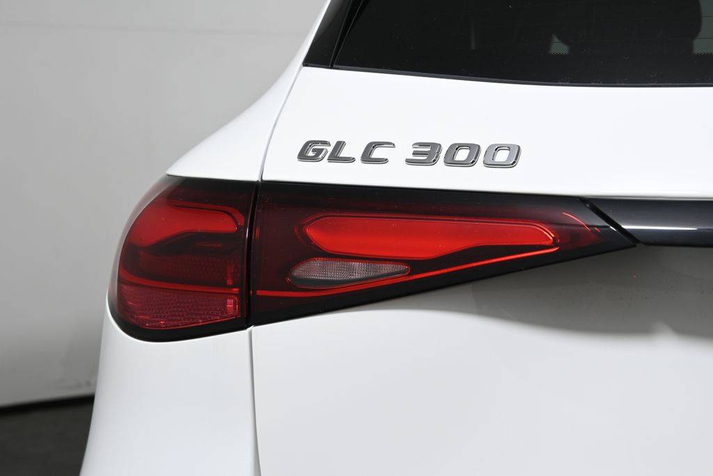 2025 Mercedes-Benz GLC 300 12