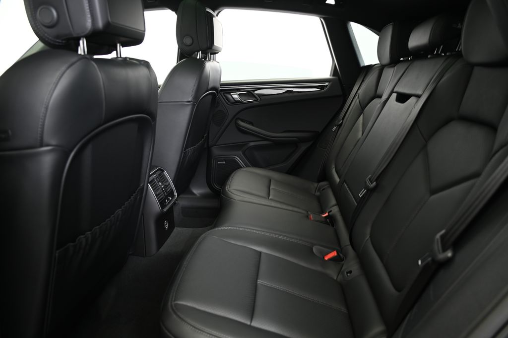 Thumbnail: 2025 Porsche Macan - 30