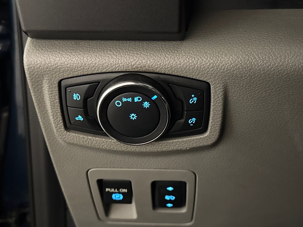 Used 2015 Blue Ford XLT image 19