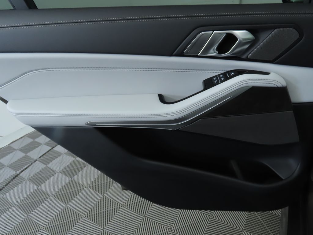 Thumbnail: 2026 BMW X7 - 28