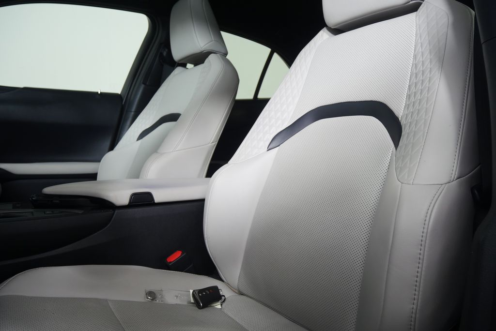 Thumbnail: 2020 Lexus UX - 11