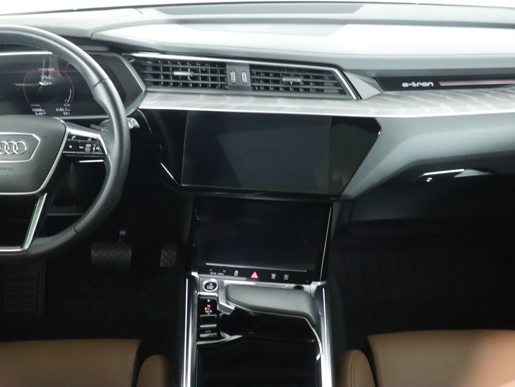 Thumbnail: 2022 Audi e-tron - 14