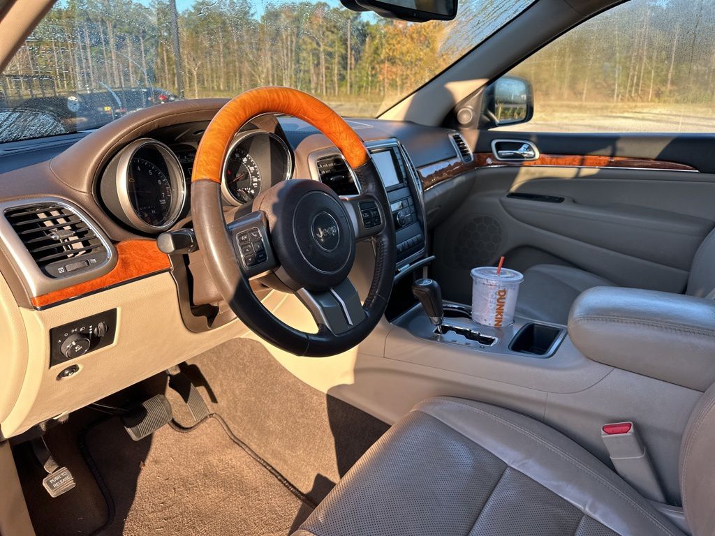 2012 Jeep Grand Cherokee Overland 12