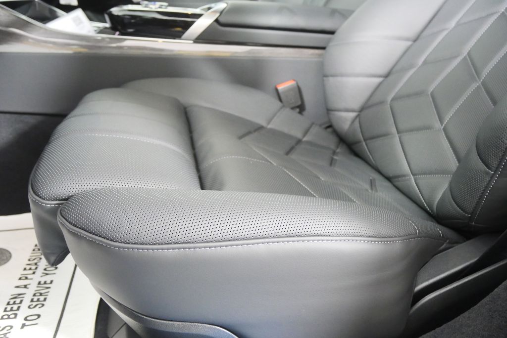 Thumbnail: 2026 BMW i7 - 10