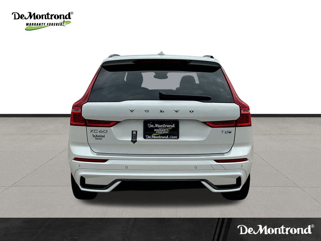 New 2025 Crystal White Volvo T8 Plus image 5