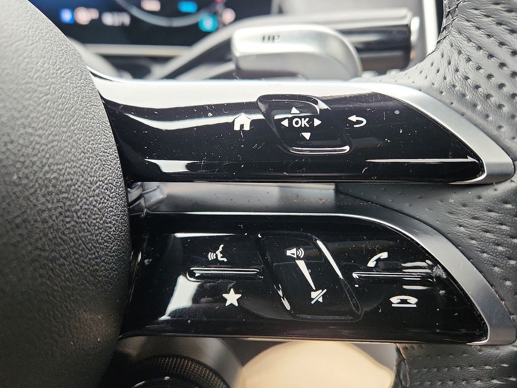 Thumbnail: 2025 Mercedes-Benz GLC - 22