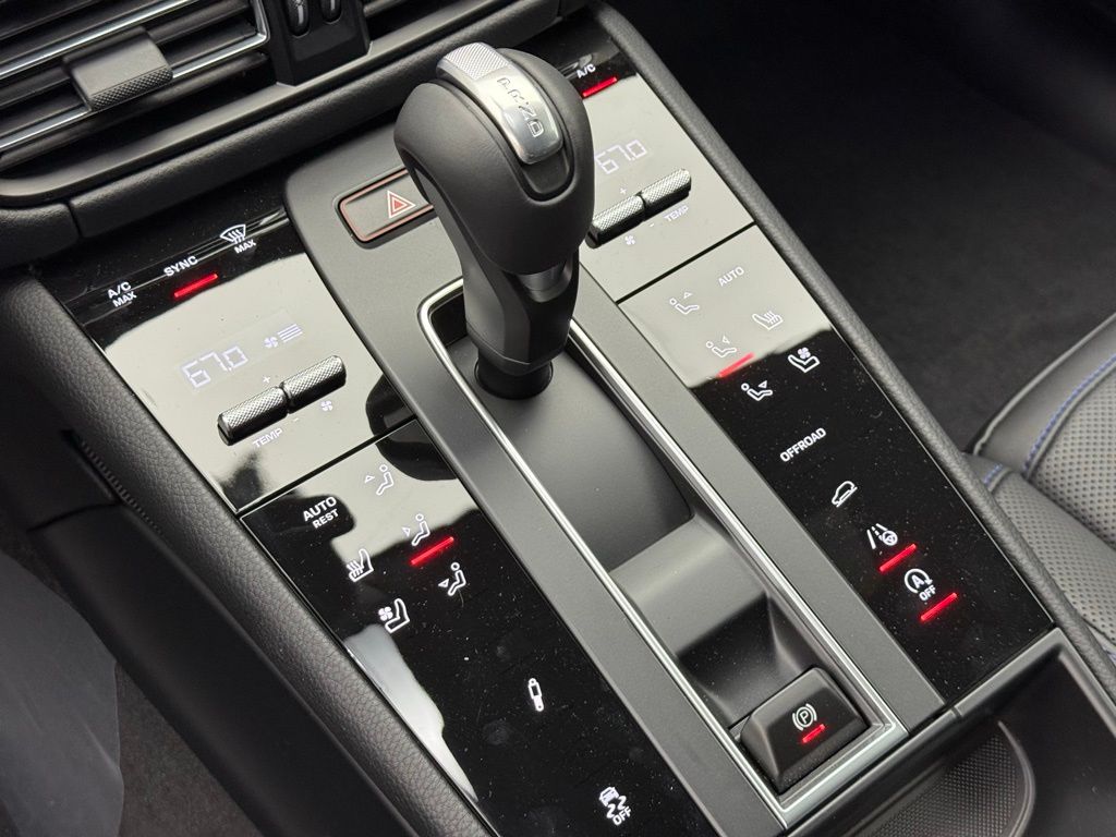 Thumbnail: 2025 Porsche Macan - 16