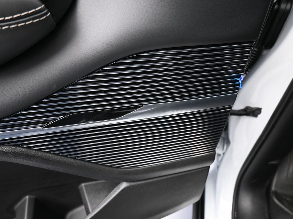 New 2026 Bright White Clearcoat Jeep Summit Obsidian image 15