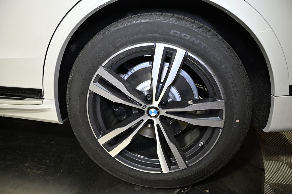 2026 BMW X7 xDrive40i 12