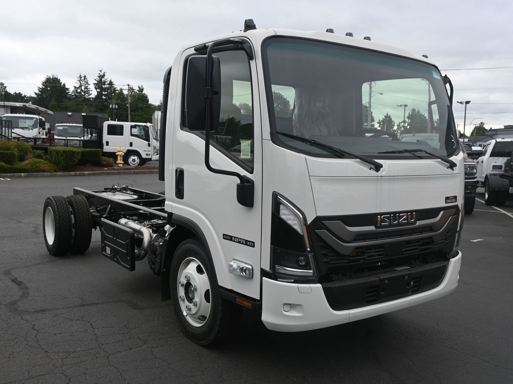 2025 Isuzu NPR XD 
