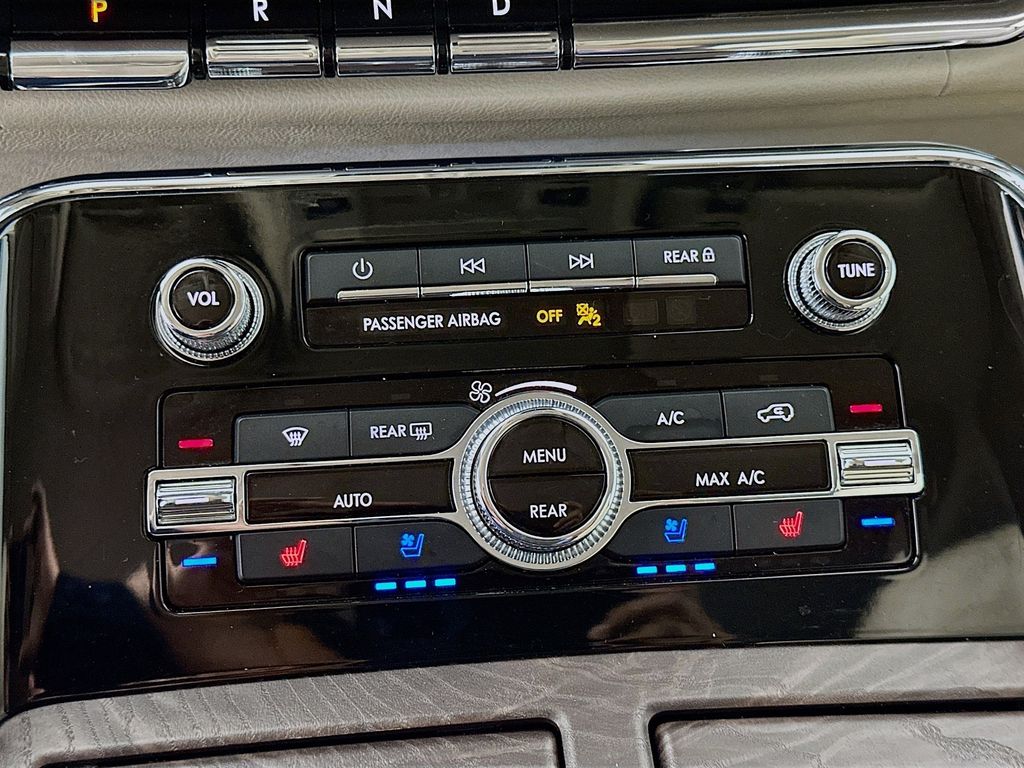 Thumbnail: 2021 Lincoln Navigator - 16