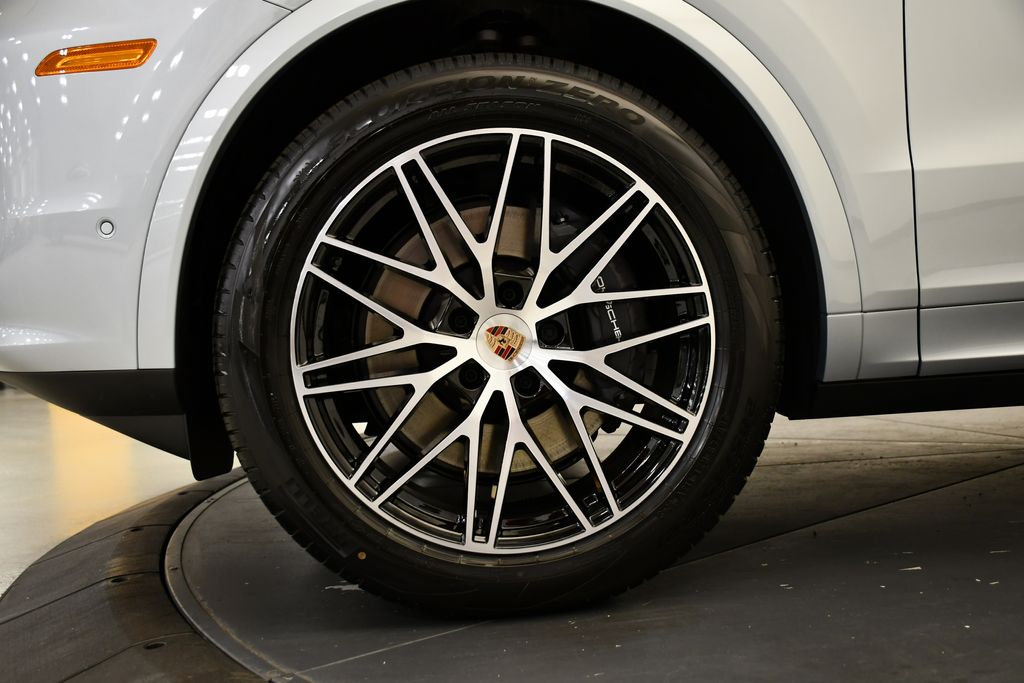 Thumbnail: 2026 Porsche Cayenne - 16