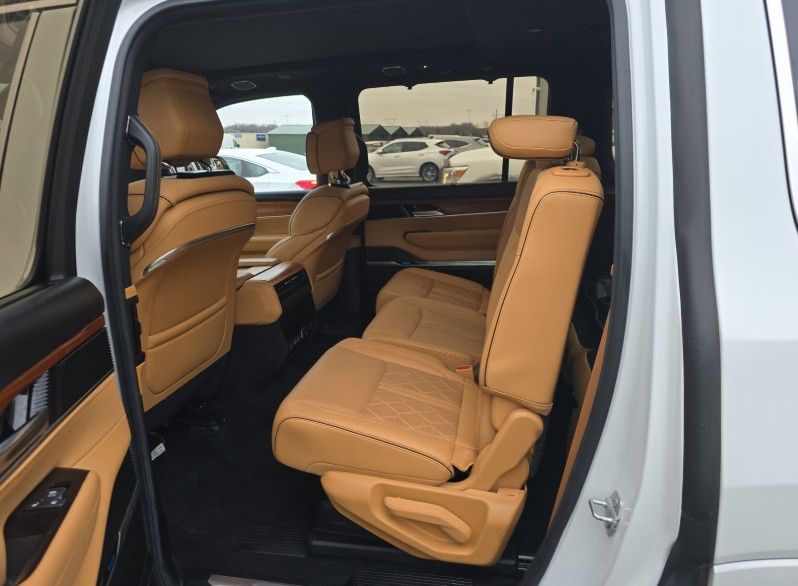 2022 Jeep Grand Wagoneer