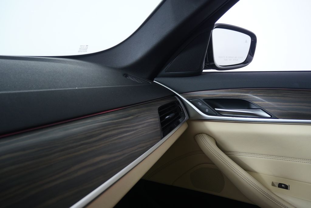 Thumbnail: 2023 BMW 5 Series - 25