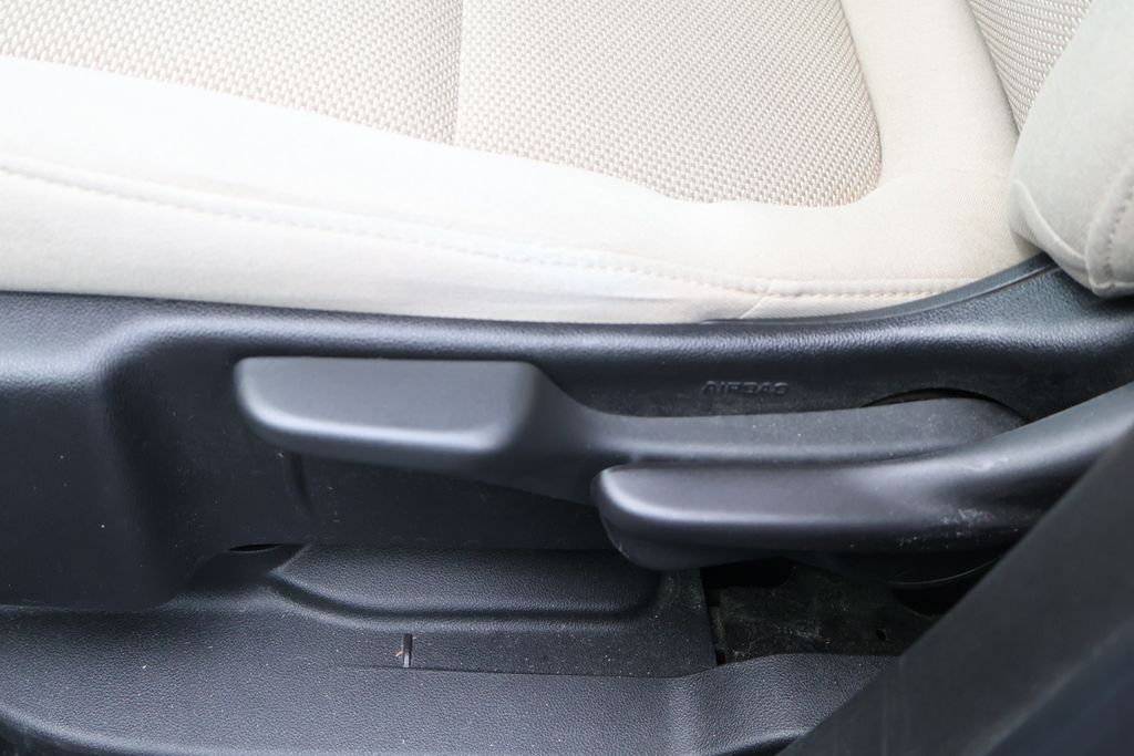 Thumbnail: 2023 Chevrolet Traverse - 15