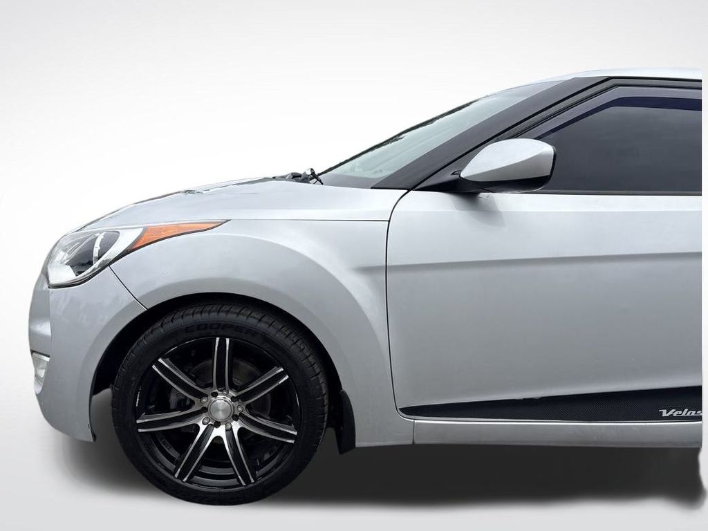 2013 Ironman Silver Metallic Hyundai Veloster Base FWD Hatchback