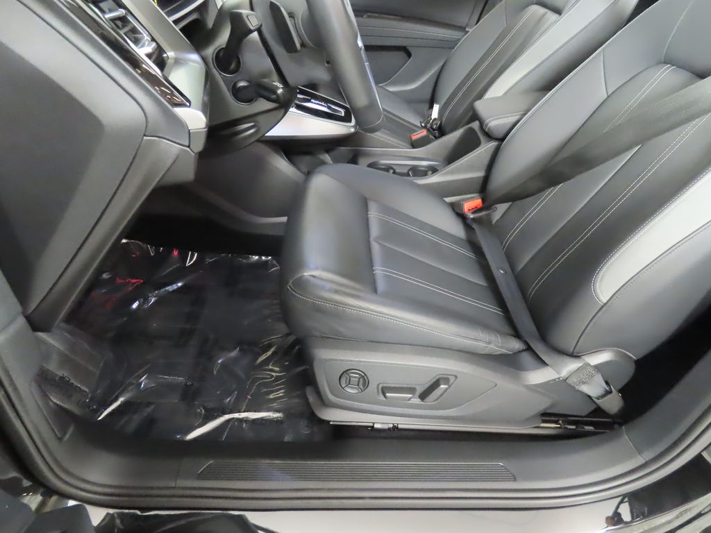 Thumbnail: 2023 Audi Q4 e-tron - 32