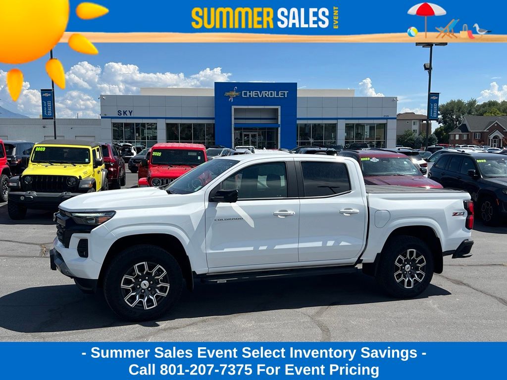 Summit White 2024 Chevrolet Colorado Pickup Truck Four-Wheel Drive 8-Speed Automatic
