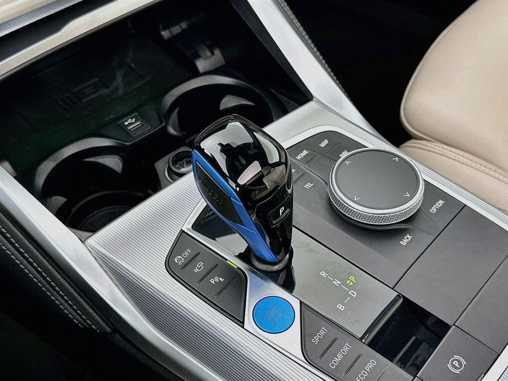 Thumbnail: 2023 BMW i4 - 17