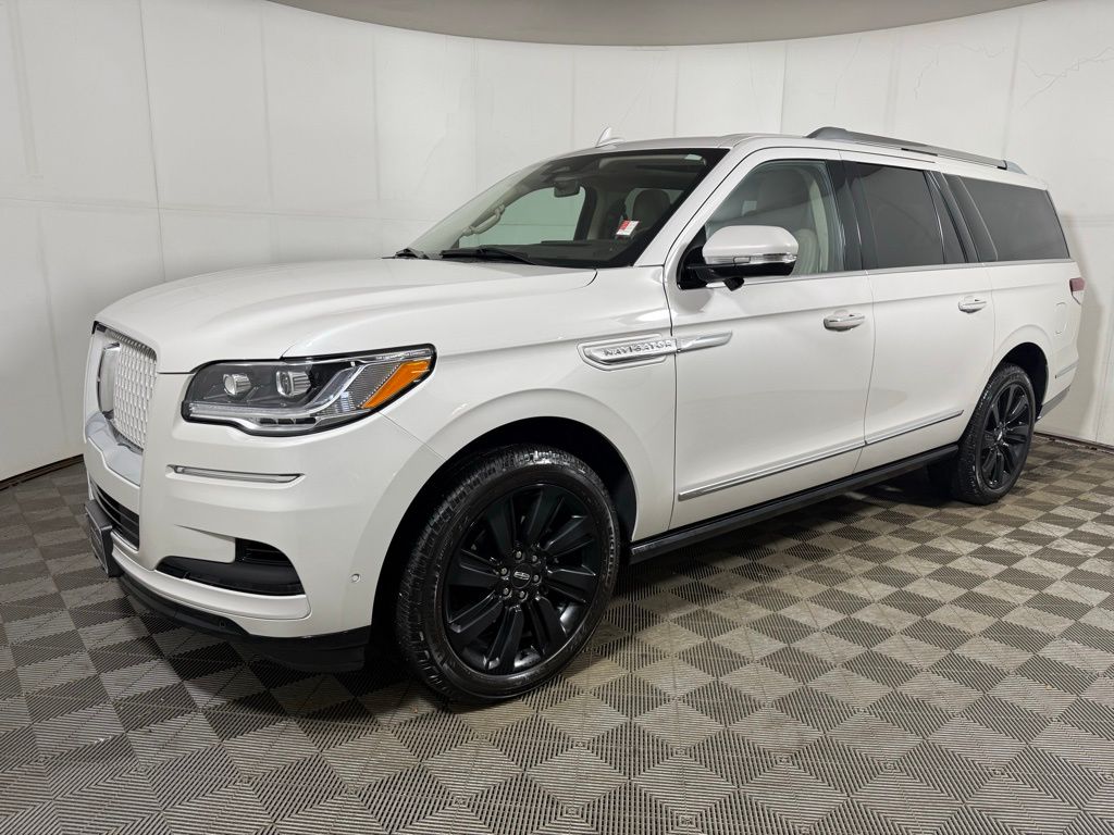 Pearl Metallic 2024 Lincoln Navigator L Reserve 4WD SUV / Crossover Four-Wheel Drive Automatic