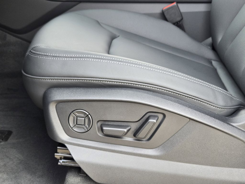 new 2026 Audi Q7 car, priced at $78,295