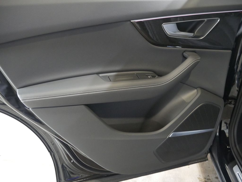 Thumbnail: 2026 Audi Q7 - 19