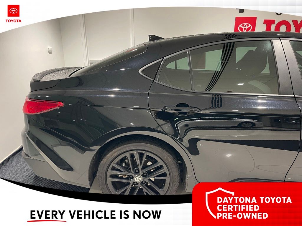 2025 Toyota Camry SE - Photo 8