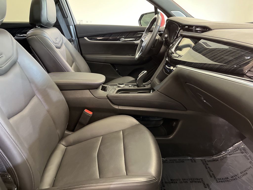 used 2025 Cadillac XT6 car, priced at $52,995