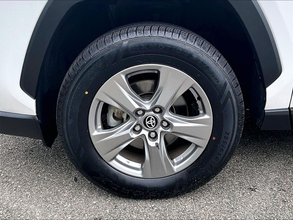 2024 Toyota RAV4 — photo 7