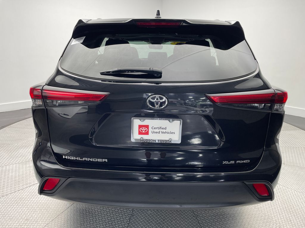 Thumbnail: 2022 Toyota Highlander - 6