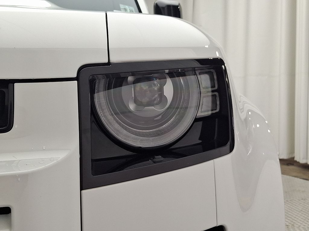 Thumbnail: 2023 Land Rover Defender - 9
