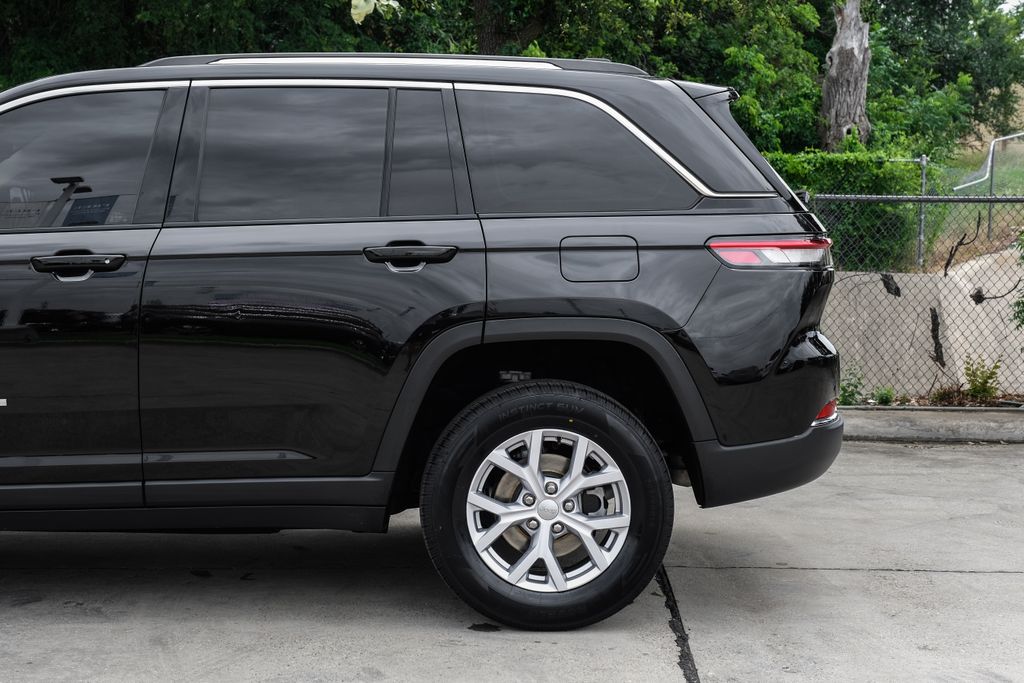 used 2022 Jeep Grand Cherokee car, priced at $29,300