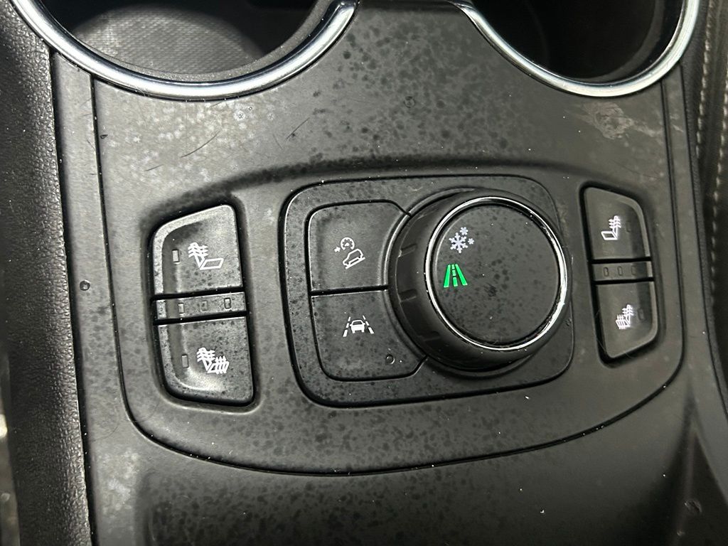 Used 2023 Summit White GMC SLE image 26