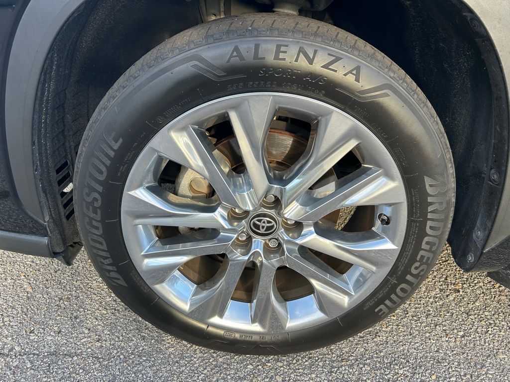 Thumbnail: 2023 Toyota Highlander - 9