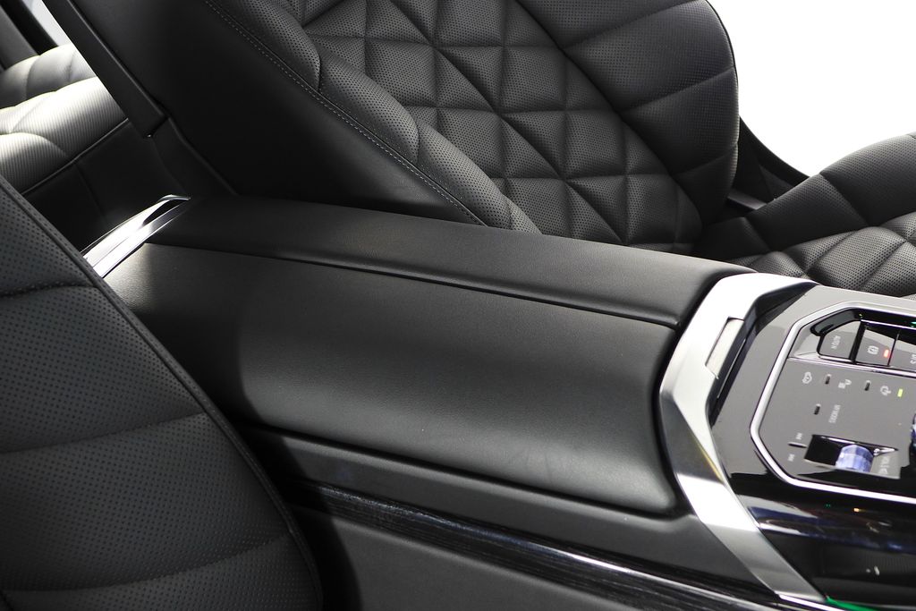 Thumbnail: 2024 BMW 7 Series - 12