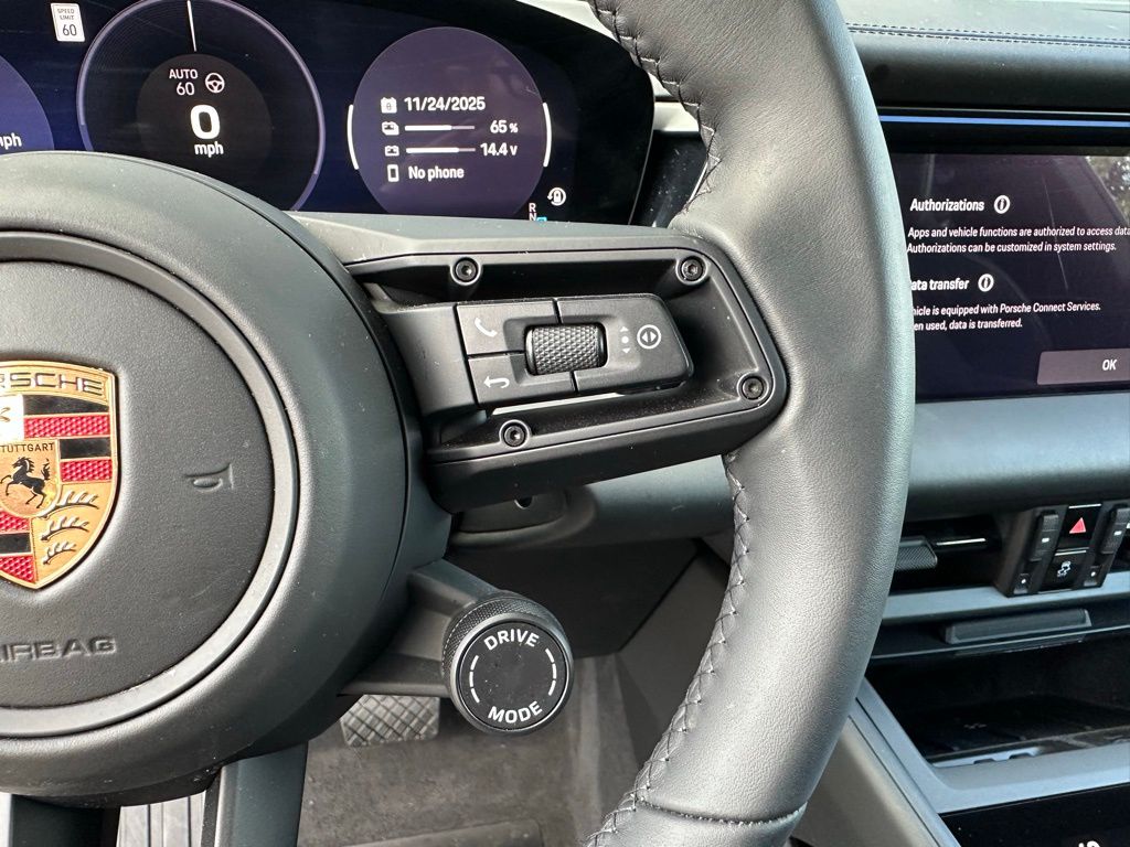 Thumbnail: 2025 Porsche Macan - 16