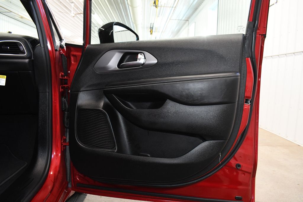 Used 2026 Red Chrysler Select image 22