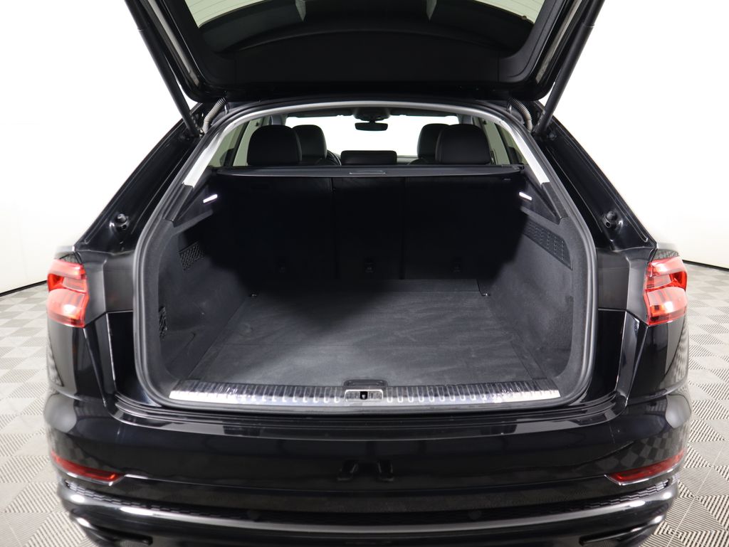 Thumbnail: 2022 Audi Q8 - 29