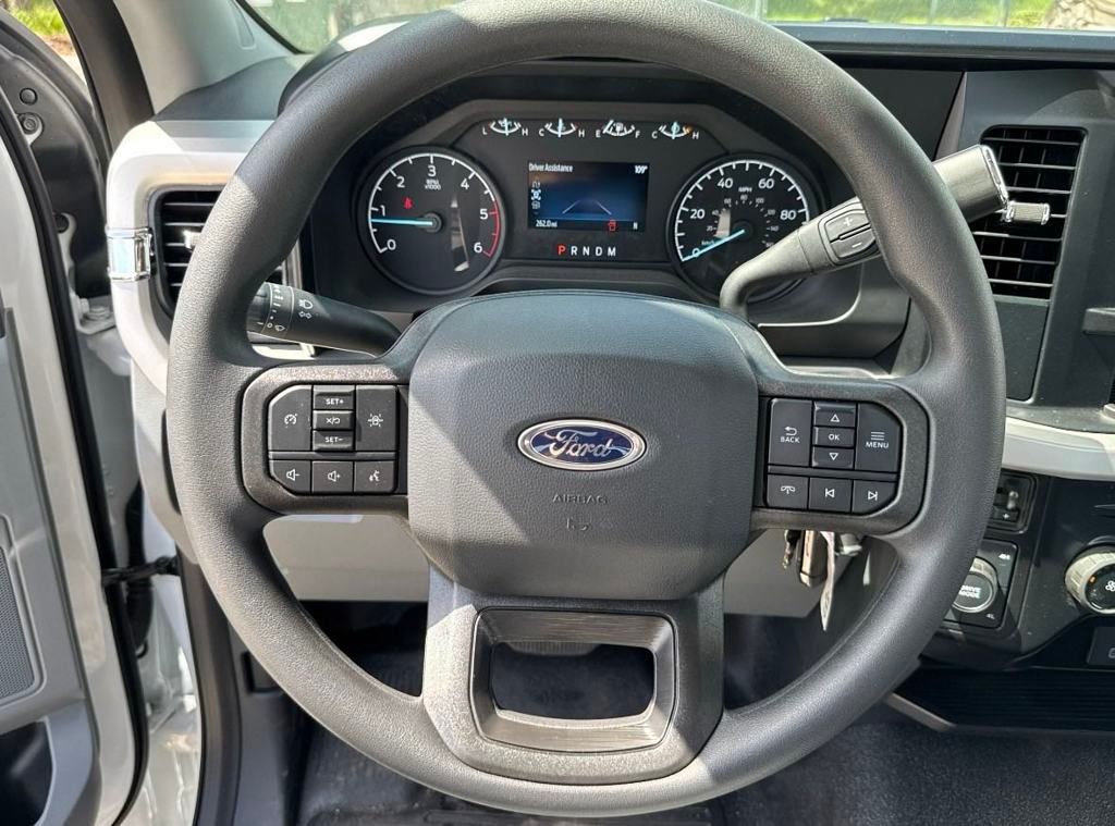 2025 Ford F-350 Super Duty Chassis Cab XLT - Photo 6