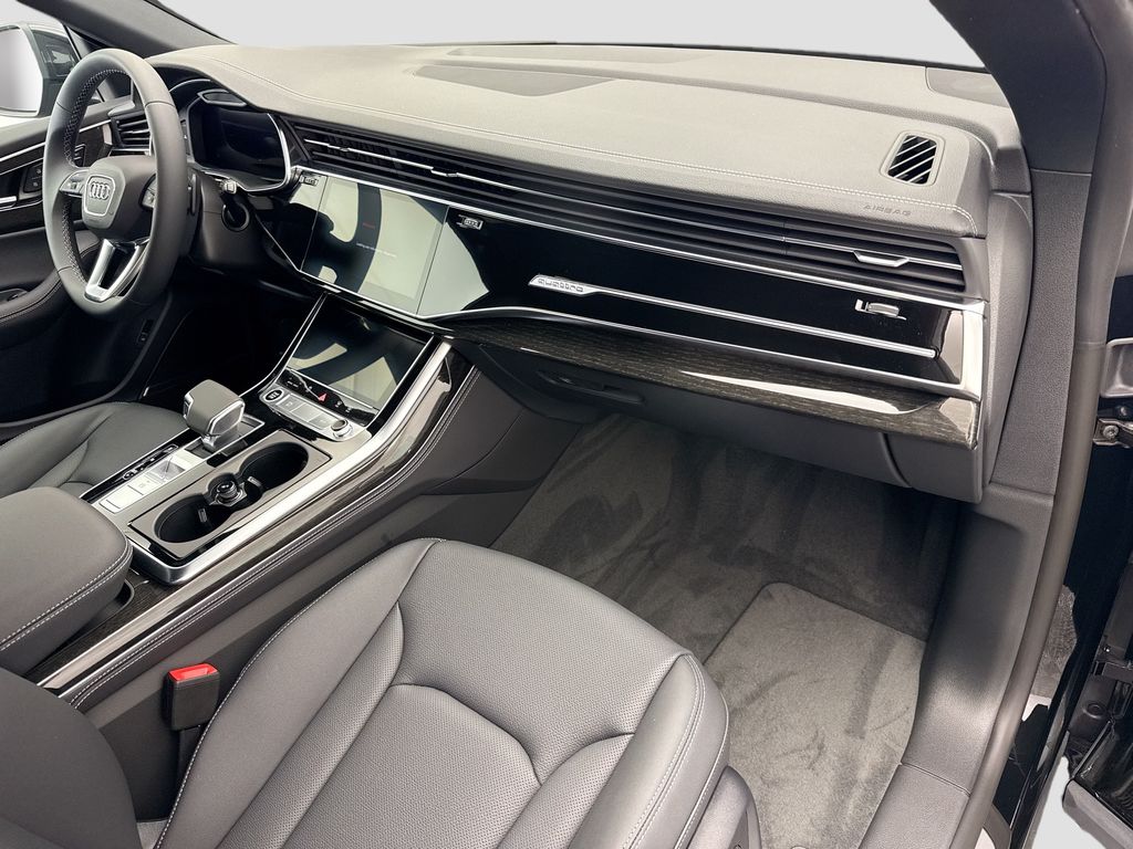 Thumbnail: 2026 Audi Q8 - 16