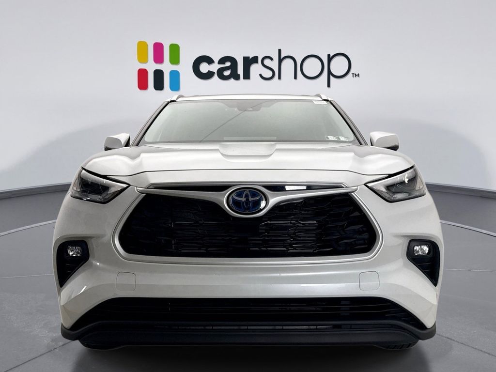 Thumbnail: 2022 Toyota Highlander - 8