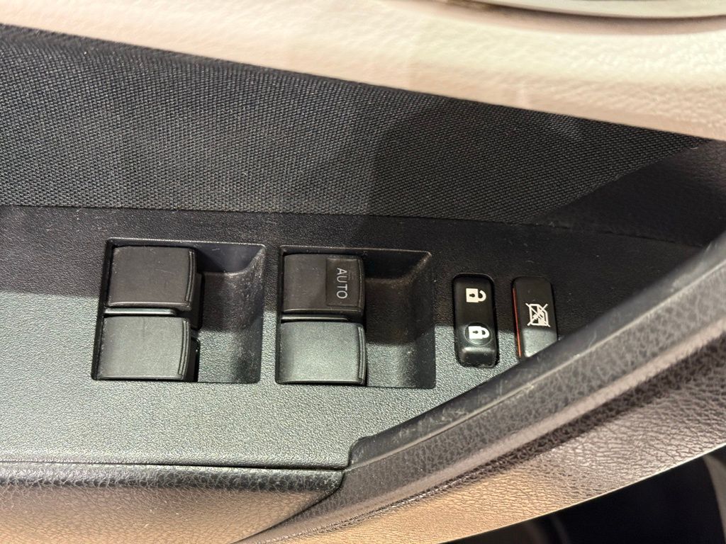 Thumbnail: 2015 Toyota Corolla - 15