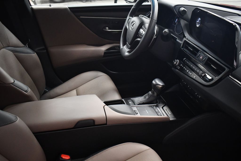Thumbnail: 2022 Lexus ES - 29