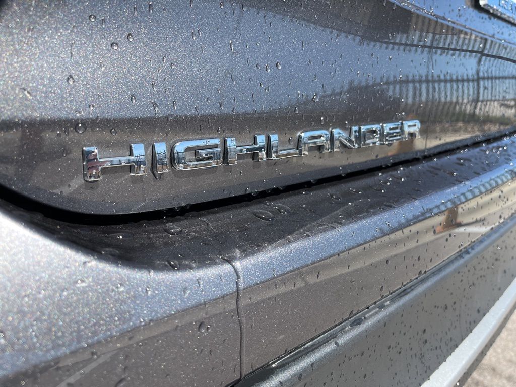 Thumbnail: 2024 Toyota Highlander - 8